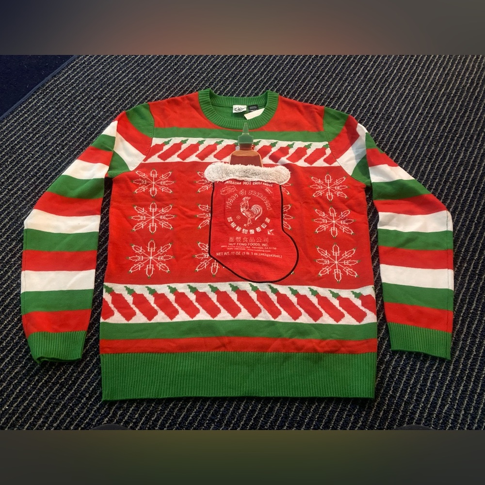 NWT Sriracha Bottle Holder stocking Pocket Ugly Xmas Christmas Sweater med LRG